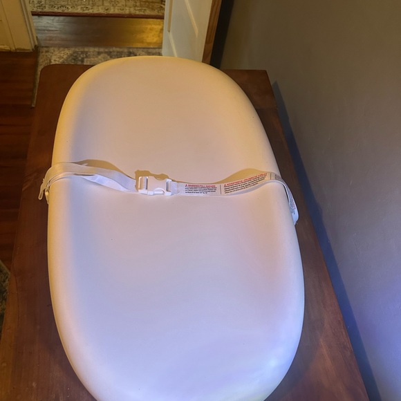 Hatch Grow Smart Changing Pad & Scale - Picture 4 of 6